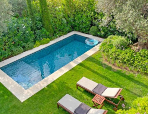 Calm villa with swimming pool & garden, within easy walking distance to village